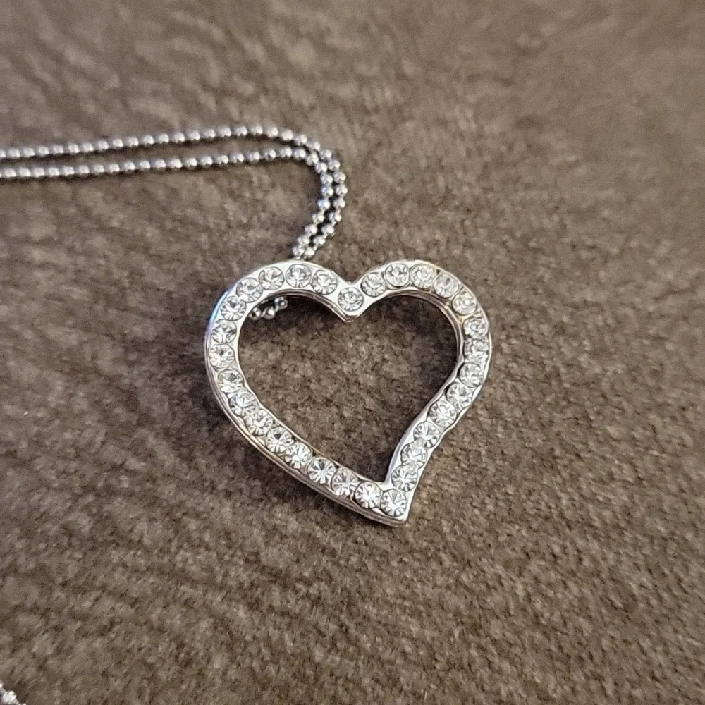 Silvertone Rhinestone Heart Coquette Pendant Chain Necklace - Picture 2 of 6